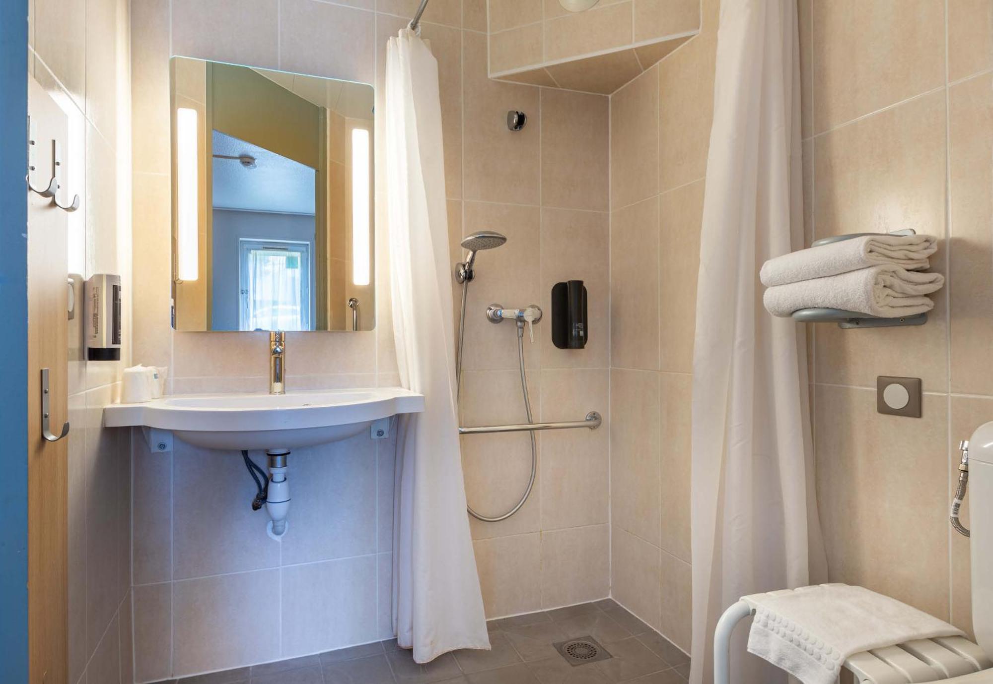 B&B Hotel Chartres Le Coudray Eksteriør bilde