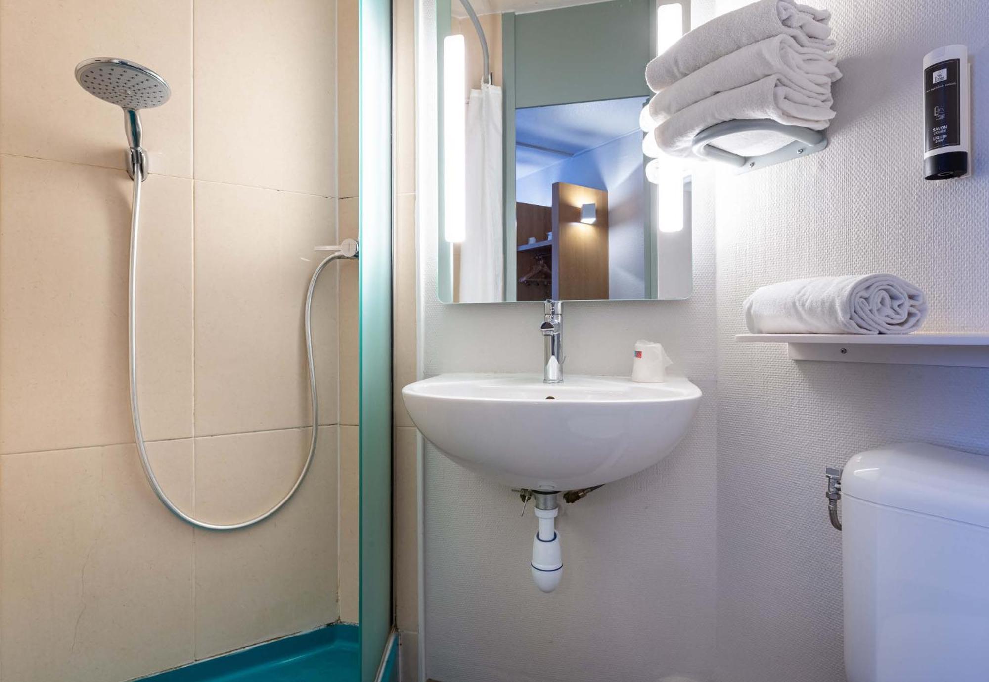 B&B Hotel Chartres Le Coudray Eksteriør bilde